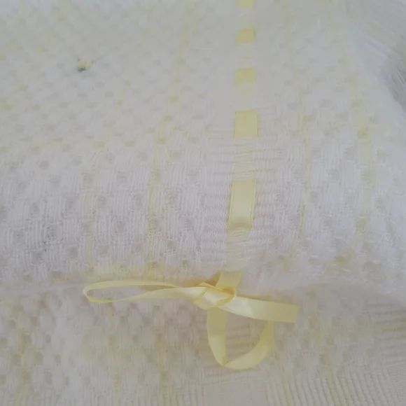 Saks Fifth Ave fringed knit infant blanket - Picture 6 of 9